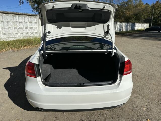 Білий Фольксваген Пассат, об'ємом двигуна 2.5 л та пробігом 209 тис. км за 9300 $, фото 4 на Automoto.ua