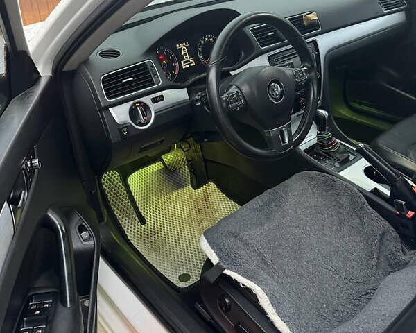 Білий Фольксваген Пассат, об'ємом двигуна 2.5 л та пробігом 201 тис. км за 10400 $, фото 15 на Automoto.ua