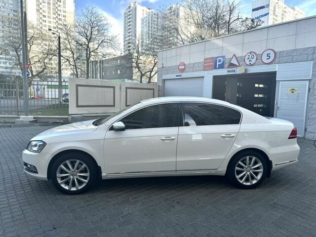 Белый Фольксваген Пассат, объемом двигателя 1.8 л и пробегом 169 тыс. км за 13500 $, фото 2 на Automoto.ua