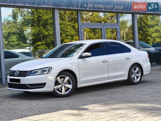 Білий Фольксваген Пассат, об'ємом двигуна 2.5 л та пробігом 204 тис. км за 11600 $, фото 2 на Automoto.ua