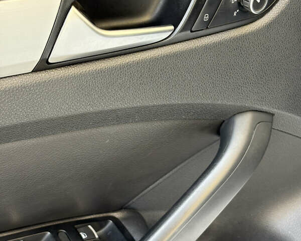 Білий Фольксваген Пассат, об'ємом двигуна 2.48 л та пробігом 237 тис. км за 9500 $, фото 23 на Automoto.ua