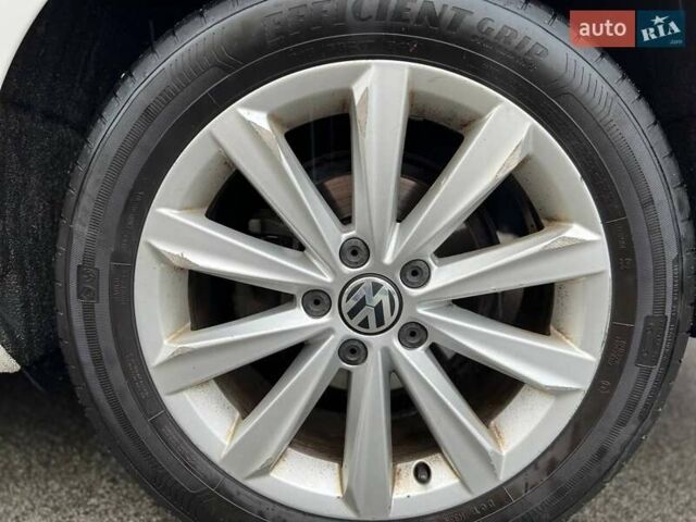 Білий Фольксваген Пассат, об'ємом двигуна 2.48 л та пробігом 217 тис. км за 9400 $, фото 11 на Automoto.ua