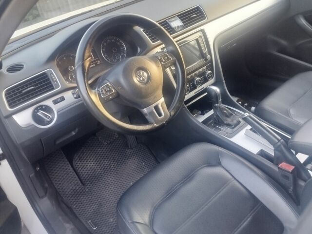 Белый Фольксваген Пассат, объемом двигателя 2.5 л и пробегом 288 тыс. км за 8700 $, фото 4 на Automoto.ua