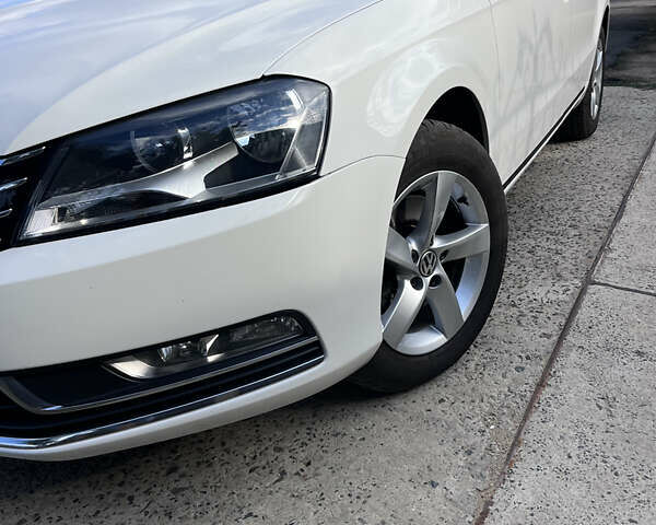 Белый Фольксваген Пассат, объемом двигателя 1.8 л и пробегом 143 тыс. км за 10500 $, фото 29 на Automoto.ua