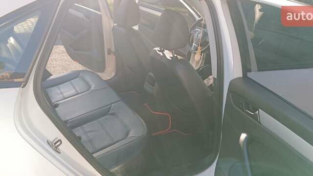 Белый Фольксваген Пассат, объемом двигателя 2.5 л и пробегом 309 тыс. км за 9500 $, фото 7 на Automoto.ua