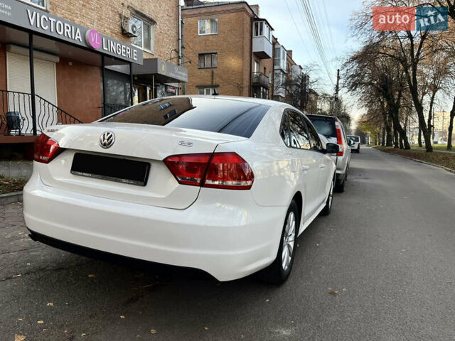 Білий Фольксваген Пассат, об'ємом двигуна 2.5 л та пробігом 322 тис. км за 9999 $, фото 2 на Automoto.ua