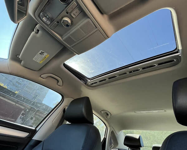 Білий Фольксваген Пассат, об'ємом двигуна 2.5 л та пробігом 186 тис. км за 9900 $, фото 5 на Automoto.ua