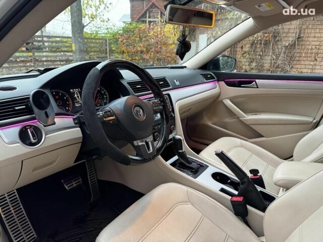 Белый Фольксваген Пассат, объемом двигателя 2.5 л и пробегом 190 тыс. км за 10790 $, фото 11 на Automoto.ua