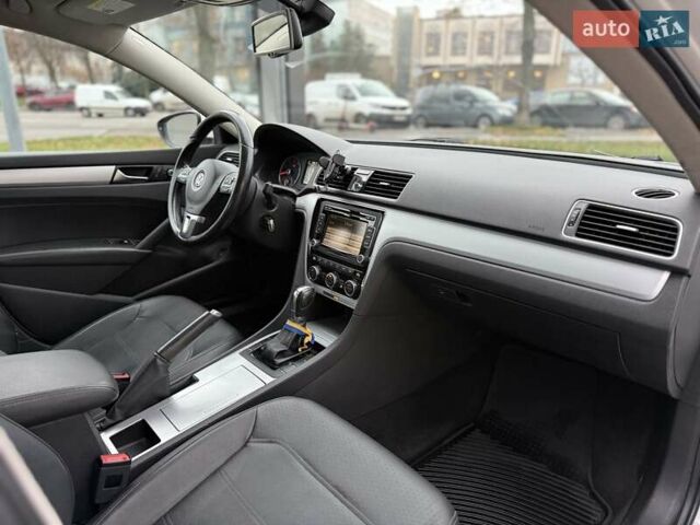 Білий Фольксваген Пассат, об'ємом двигуна 2.5 л та пробігом 239 тис. км за 9300 $, фото 12 на Automoto.ua