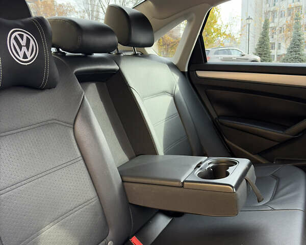 Білий Фольксваген Пассат, об'ємом двигуна 2.48 л та пробігом 237 тис. км за 9500 $, фото 32 на Automoto.ua