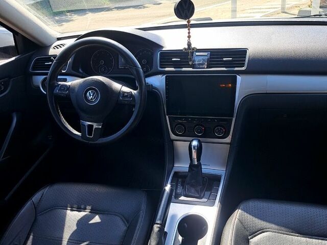 Белый Фольксваген Пассат, объемом двигателя 2.5 л и пробегом 226 тыс. км за 8900 $, фото 4 на Automoto.ua