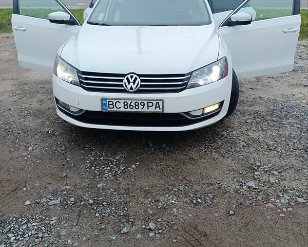 Білий Фольксваген Пассат, об'ємом двигуна 2.5 л та пробігом 223 тис. км за 10400 $, фото 2 на Automoto.ua