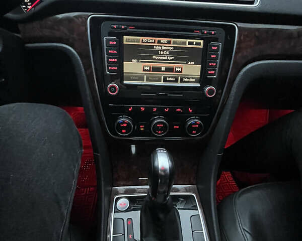 Белый Фольксваген Пассат, объемом двигателя 3.6 л и пробегом 205 тыс. км за 11800 $, фото 19 на Automoto.ua