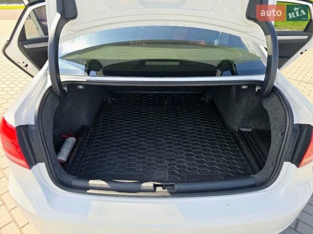 Белый Фольксваген Пассат, объемом двигателя 2.5 л и пробегом 155 тыс. км за 11500 $, фото 27 на Automoto.ua