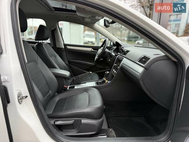 Білий Фольксваген Пассат, об'ємом двигуна 2.5 л та пробігом 239 тис. км за 9300 $, фото 11 на Automoto.ua