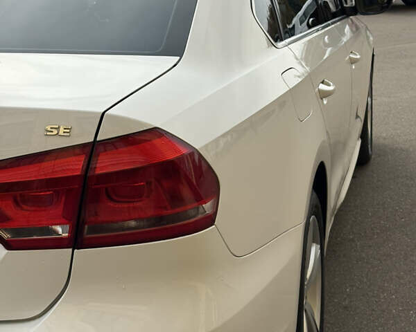 Білий Фольксваген Пассат, об'ємом двигуна 2.48 л та пробігом 237 тис. км за 9500 $, фото 7 на Automoto.ua