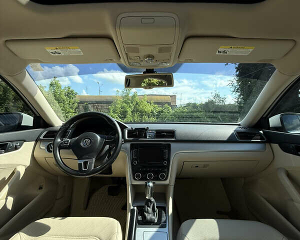 Білий Фольксваген Пассат, об'ємом двигуна 2.5 л та пробігом 209 тис. км за 10900 $, фото 8 на Automoto.ua