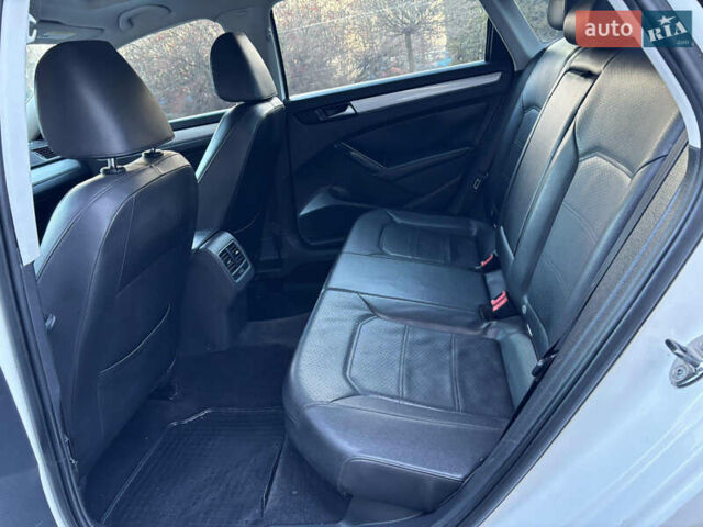 Белый Фольксваген Пассат, объемом двигателя 2.5 л и пробегом 250 тыс. км за 10000 $, фото 4 на Automoto.ua