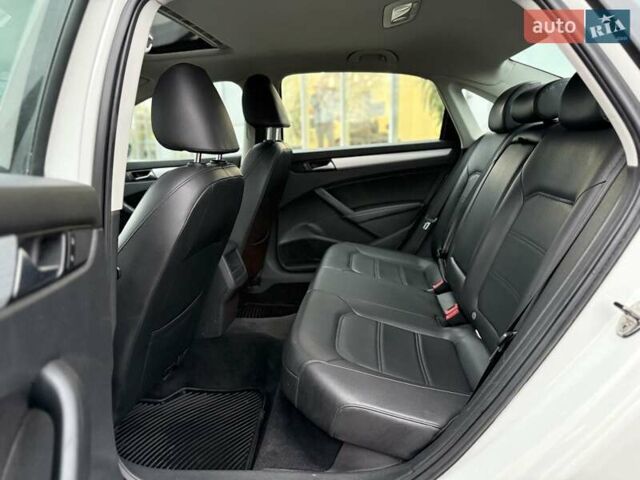 Білий Фольксваген Пассат, об'ємом двигуна 2.5 л та пробігом 239 тис. км за 9300 $, фото 17 на Automoto.ua