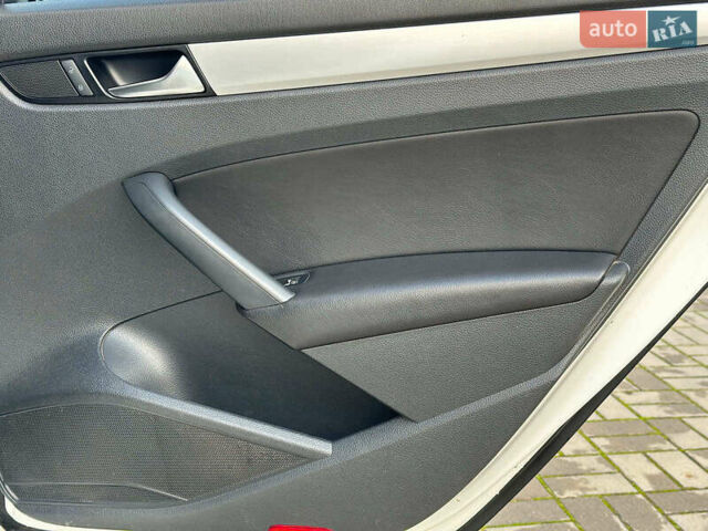 Білий Фольксваген Пассат, об'ємом двигуна 2.5 л та пробігом 277 тис. км за 9440 $, фото 18 на Automoto.ua