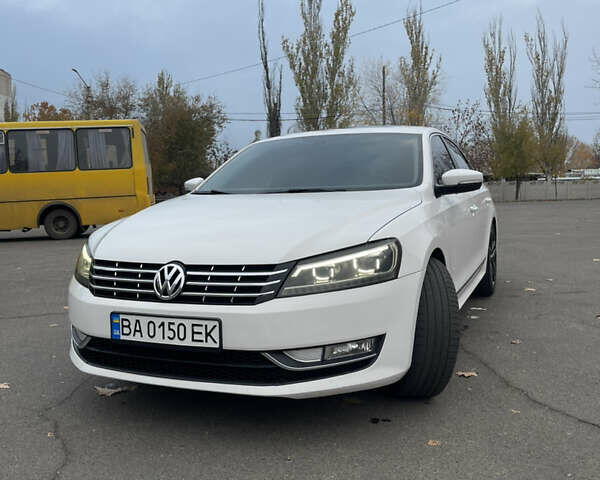 Белый Фольксваген Пассат, объемом двигателя 3.6 л и пробегом 205 тыс. км за 11800 $, фото 5 на Automoto.ua