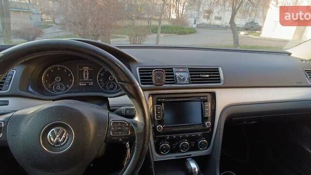 Белый Фольксваген Пассат, объемом двигателя 2.5 л и пробегом 309 тыс. км за 9500 $, фото 10 на Automoto.ua