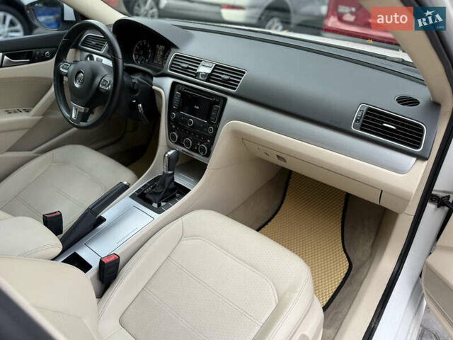 Белый Фольксваген Пассат, объемом двигателя 2.48 л и пробегом 125 тыс. км за 9900 $, фото 35 на Automoto.ua