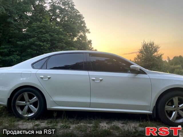 Белый Фольксваген Пассат, объемом двигателя 2.5 л и пробегом 191 тыс. км за 10200 $, фото 4 на Automoto.ua