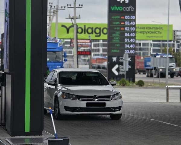 Белый Фольксваген Пассат, объемом двигателя 2.5 л и пробегом 155 тыс. км за 11500 $, фото 30 на Automoto.ua