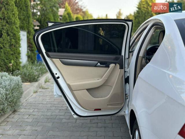 Білий Фольксваген Пассат, об'ємом двигуна 1.97 л та пробігом 190 тис. км за 12200 $, фото 22 на Automoto.ua