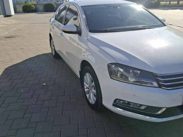 Белый Фольксваген Пассат, объемом двигателя 0 л и пробегом 169 тыс. км за 10800 $, фото 2 на Automoto.ua