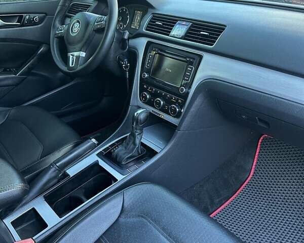 Білий Фольксваген Пассат, об'ємом двигуна 2.5 л та пробігом 249 тис. км за 9500 $, фото 14 на Automoto.ua