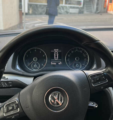 Белый Фольксваген Пассат, объемом двигателя 2.5 л и пробегом 201 тыс. км за 10300 $, фото 3 на Automoto.ua