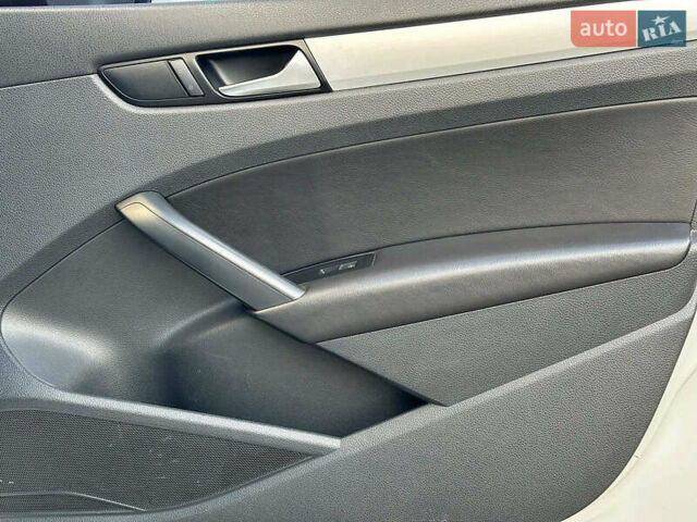 Білий Фольксваген Пассат, об'ємом двигуна 2.5 л та пробігом 277 тис. км за 9440 $, фото 23 на Automoto.ua