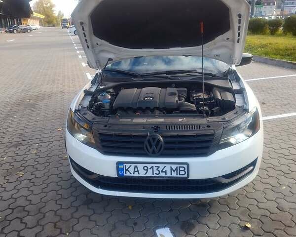 Фольксваген Пассат 2012 в Киеве на Automoto.ua Белый Фольксваген Пассат, объемом двигателя 2.48 л и пробегом 300 тыс. км за 8900 $, фото 14 на Automoto.ua
