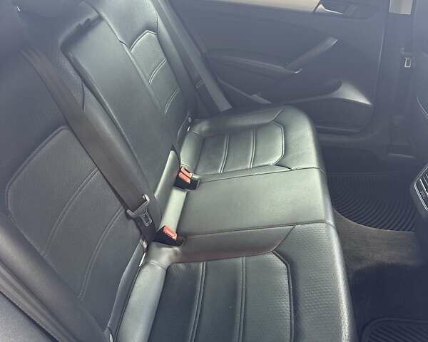 Белый Фольксваген Пассат, объемом двигателя 2.5 л и пробегом 270 тыс. км за 8799 $, фото 18 на Automoto.ua