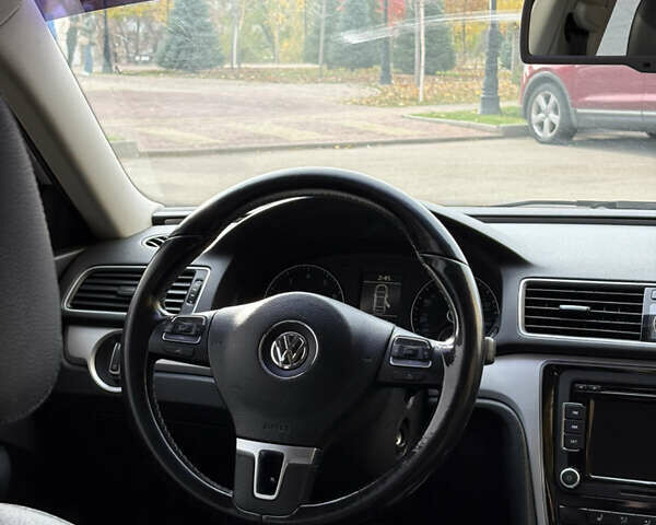 Білий Фольксваген Пассат, об'ємом двигуна 2.48 л та пробігом 237 тис. км за 9500 $, фото 34 на Automoto.ua