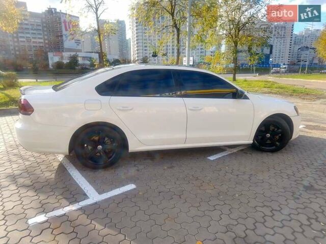 Фольксваген Пассат 2012 в Киеве на Automoto.ua Белый Фольксваген Пассат, объемом двигателя 2.48 л и пробегом 300 тыс. км за 8900 $, фото 9 на Automoto.ua