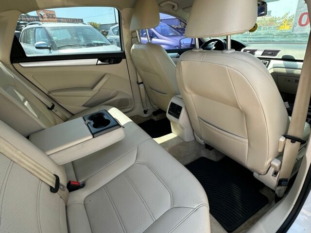 Белый Фольксваген Пассат, объемом двигателя 2.5 л и пробегом 247 тыс. км за 8900 $, фото 6 на Automoto.ua