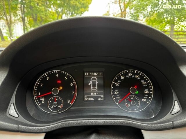 Белый Фольксваген Пассат, объемом двигателя 2.5 л и пробегом 225 тыс. км за 10590 $, фото 12 на Automoto.ua