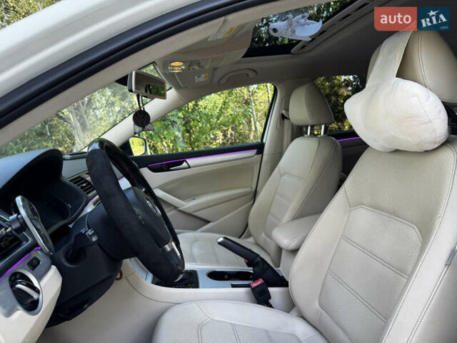 Белый Фольксваген Пассат, объемом двигателя 2.5 л и пробегом 188 тыс. км за 10990 $, фото 14 на Automoto.ua