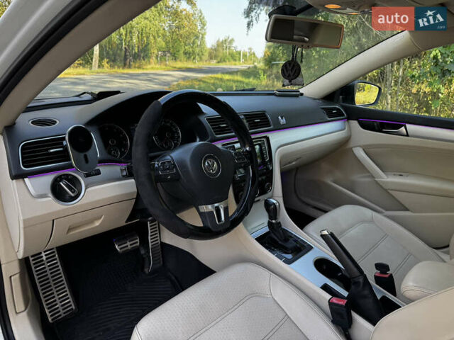 Белый Фольксваген Пассат, объемом двигателя 2.5 л и пробегом 188 тыс. км за 10990 $, фото 10 на Automoto.ua