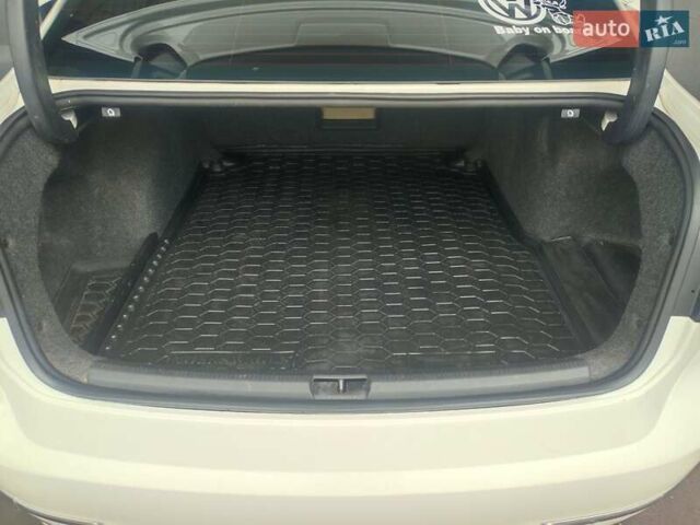 Білий Фольксваген Пассат, об'ємом двигуна 2.48 л та пробігом 217 тис. км за 9400 $, фото 23 на Automoto.ua