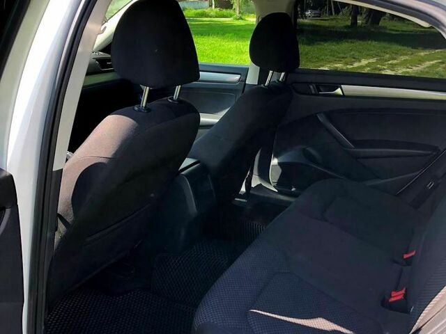 Белый Фольксваген Пассат, объемом двигателя 2.5 л и пробегом 300 тыс. км за 10000 $, фото 8 на Automoto.ua