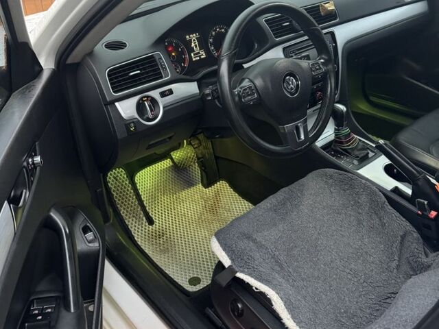 Белый Фольксваген Пассат, объемом двигателя 2.5 л и пробегом 201 тыс. км за 10400 $, фото 15 на Automoto.ua