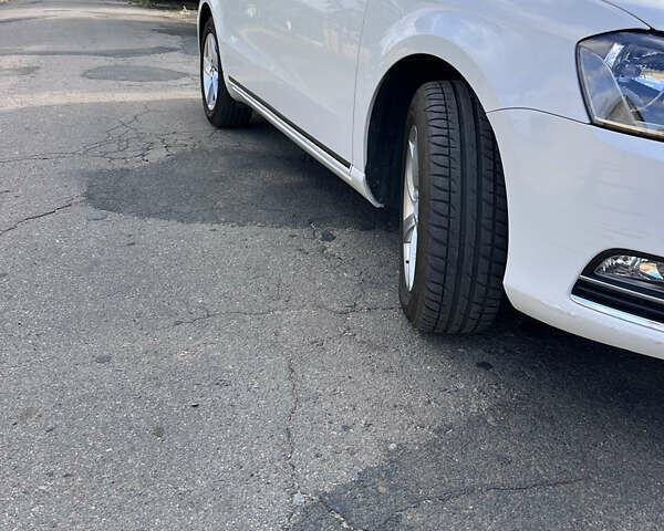 Белый Фольксваген Пассат, объемом двигателя 1.8 л и пробегом 143 тыс. км за 10500 $, фото 30 на Automoto.ua