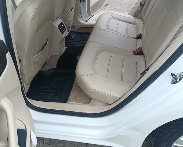 Білий Фольксваген Пассат, об'ємом двигуна 2.5 л та пробігом 223 тис. км за 10400 $, фото 3 на Automoto.ua