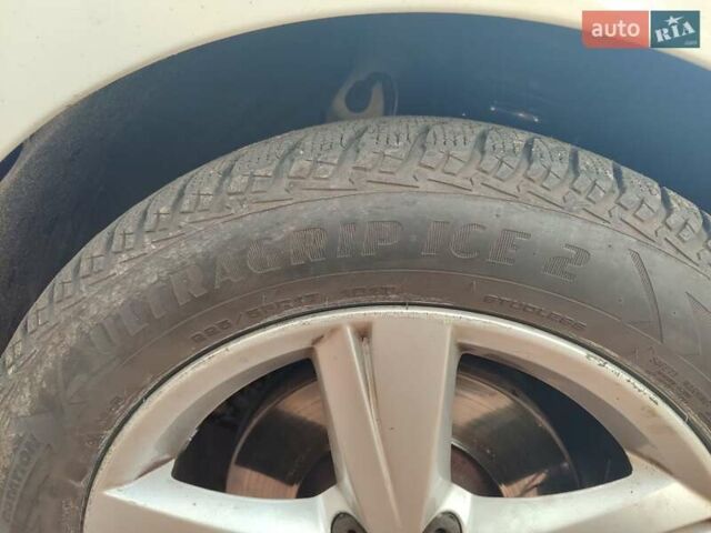 Белый Фольксваген Пассат, объемом двигателя 2.5 л и пробегом 231 тыс. км за 11700 $, фото 6 на Automoto.ua