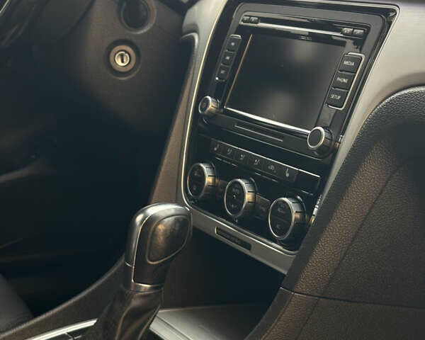 Білий Фольксваген Пассат, об'ємом двигуна 2.48 л та пробігом 237 тис. км за 9500 $, фото 13 на Automoto.ua