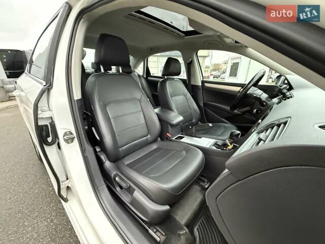 Білий Фольксваген Пассат, об'ємом двигуна 2.5 л та пробігом 239 тис. км за 9300 $, фото 13 на Automoto.ua